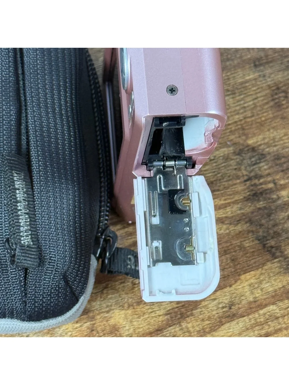 Polaroid i836 Pink Digital Camera 8.0MP UNTESTED For Parts/Repair w/ Case